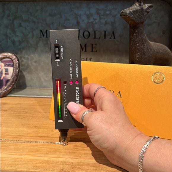 #226 1 ct Moissanite cube necklace - Picture 2 of 6